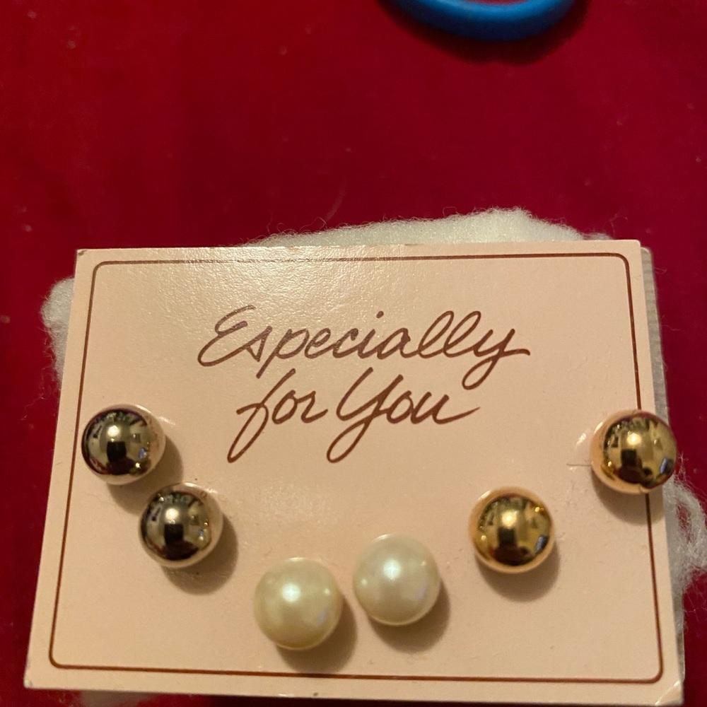 Earring - Picture 2 of 2